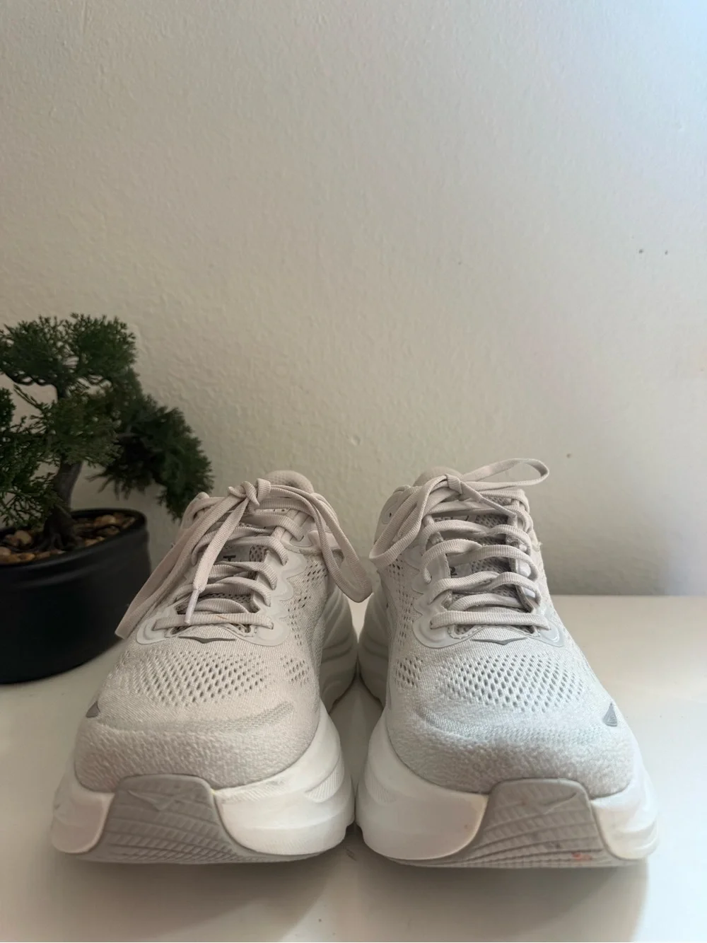 Hoka Bondi 9 Women size 10.5 Sneakers in kitty gray with Gray Logo